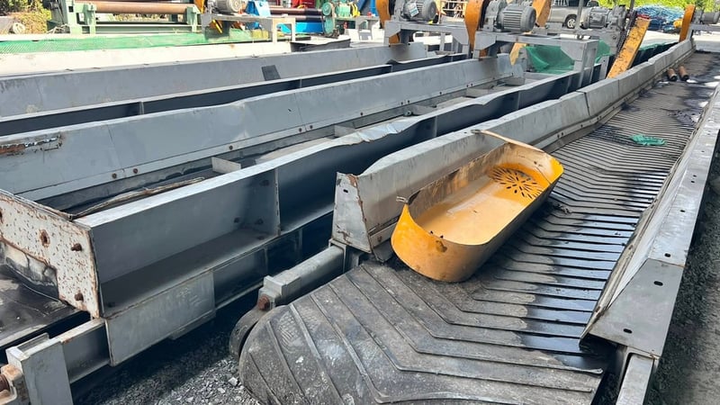 สายพานลำเลียง(CONVEYOR)Made in KOREAรุ่นงานหนัก HEAVY DEUTYแบบพื้นเรียบ  หน้ากว้าง 80  100 cm มีเข้ามา 12 ตัว380Vโครงสร้างหนาแข็งแรงรุ่นงานหนัก สภาพใหม่ใช้น้อยงานตัดประมูล