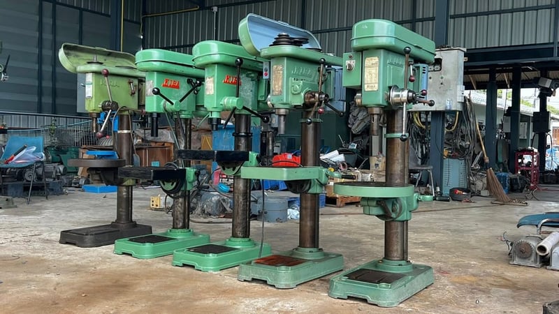 สดจากนอกเก่าญี่ปุ่น สว่านแท่นเก่าญี่ปุ่นKIRAJAPANรุ่น 420 31 mm รุ่นเจาะธรรมดา  เจาะออโต้ เจาะต้าป ตรวจเช็คสภาพให้เรียบร้อยพร้อมใช้380V