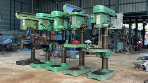 สดจากนอกเก่าญี่ปุ่น สว่านแท่นเก่าญี่ปุ่นKIRAJAPANรุ่น 420 31 mm รุ่นเจาะธรรมดา  เจาะออโต้ เจาะต้าป ตรวจเช็คสภาพให้เรียบร้อยพร้อมใช้380V