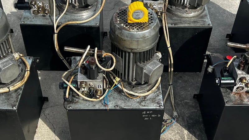 ชุดต้นกำลังปั้มน้ำมันไฮดรอลิค(PowerUnit) ขนาด 4 HP  Press : 100-150 bar  ถังพัก 30 Litr 380V