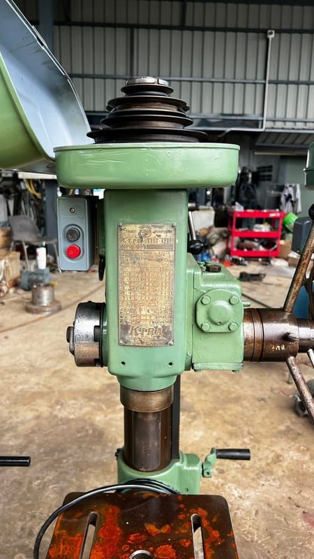 สดจากนอกเก่าญี่ปุ่น สว่านแท่นเก่าญี่ปุ่นKIRAJAPANรุ่น 420 31 mm รุ่นเจาะธรรมดา  เจาะออโต้ เจาะต้าป ตรวจเช็คสภาพให้เรียบร้อยพร้อมใช้380V