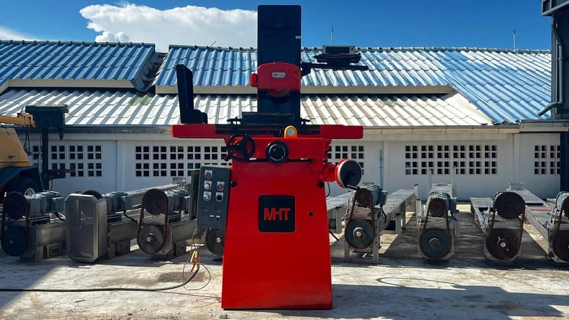 เครื่องเจียรราบญี่ปุ่นMHT GRINDER JAPANฐานแม่เหล็ก 150 x 300 mm  แกน XYZ เป็นแมนนวล380V