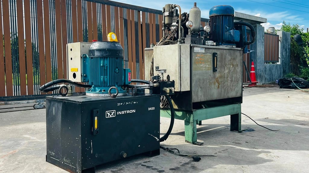 ชุดต้นกำลังปั้มน้ำมันไฮดรอลิค(PowerUnit) งานยุโรป รุ่นปั้มแรงดันสูง (Hipress) ขนาด 7.5 HP380Vเข้ามา 2 ชุด ชุดต้นกำลังปั้มน้ำมันไฮดรอลิค(PowerUnit) งานยุโรป รุ่นปั้มแรงดันสูง (Hipress) ขนาด 7.5 HP380Vเข้ามา 2 ชุด