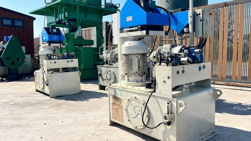 ชุดต้นกำลังปั้มน้ำมันไฮดรอลิค(PowerUnit) HYAIR มีมา 2 ขนาด 15 HP และ 20 HP  Press : 150 Bar ถังพักบรรจุ 250 Litr 380V เข้ามา 4 ชุด