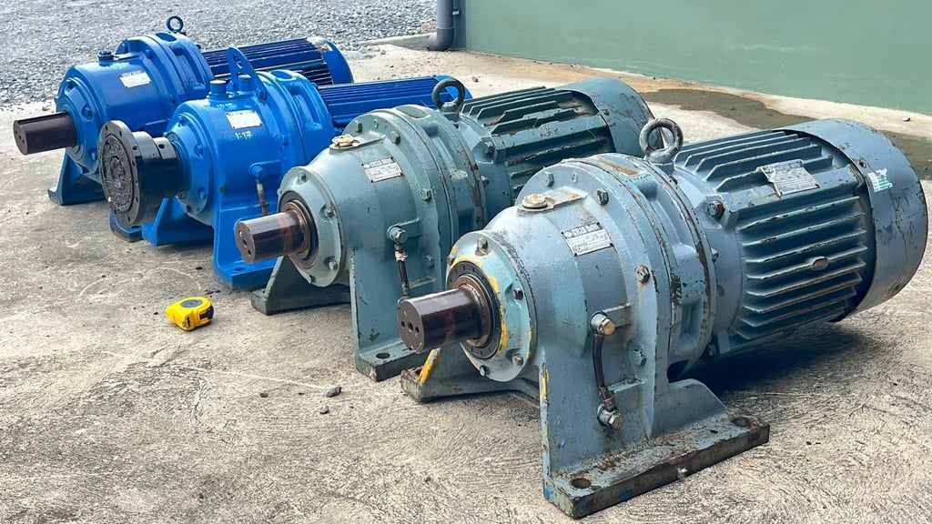 มอเตอร์เกียร์ทดกำลังSUMITOMO JAPANขนาด 15 HP 380V เข้ามา 4 ตัว สภาพสวยพร้อมใช้ มอเตอร์เกียร์ทดกำลังSUMITOMO JAPANขนาด 15 HP 380V เข้ามา 4 ตัว สภาพสวยพร้อมใช้