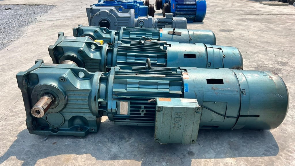 มอเตอร์เกียร์ทดกำลัง SEW EURODRIVE (Hallowshaft) รุ่นพิเศษมีระบบเบรค380Vเข้ามา 4 ตัว