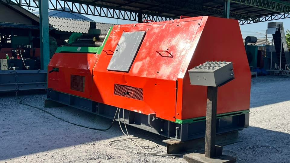 เครื่องม้วนเหล็กแผ่นระบบไฮดรอลิค4ลูกกลิ้ง ขนาด 4 ฟุต ม้วนหนา 6-9 mm ลูกกลิ้ง 2 ข้างเอียงอิศระองศา ขึ้นหัวได้ ม้วนกรวยได้ 380V พร้อมใช้