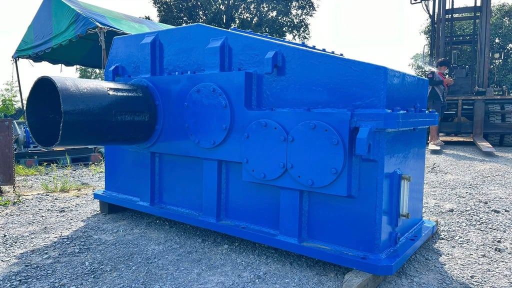 เกียร์บ็อคงานยุโรป(GEAR_BOX)ขนาดใหญ่ใช้กับมอเตอร์ 150~220 HP อัตราทด 1 : 53 เพลาออกคู่  โต 8” สภาพสวยพร้อมใช้