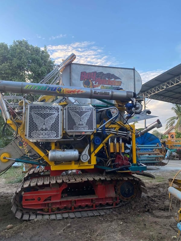 ขายรถเกี่ยวข้าวไทยเจริญปี 2018 ขายรถเกี่ยวข้าวไทยเจริญปี 2018