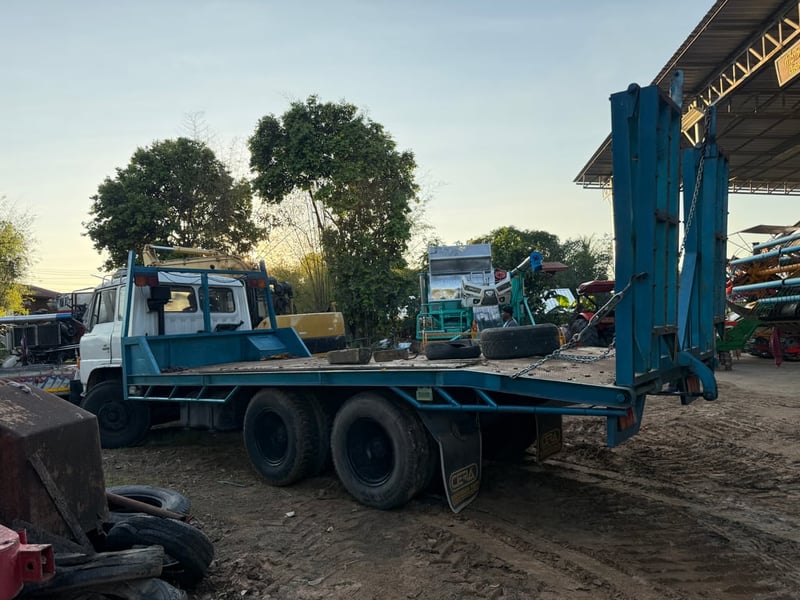 รถเทเลอร์ 10 ล้อหางปลาขึ้นรถเกี่ยวขึ้นรถแม็คโคร