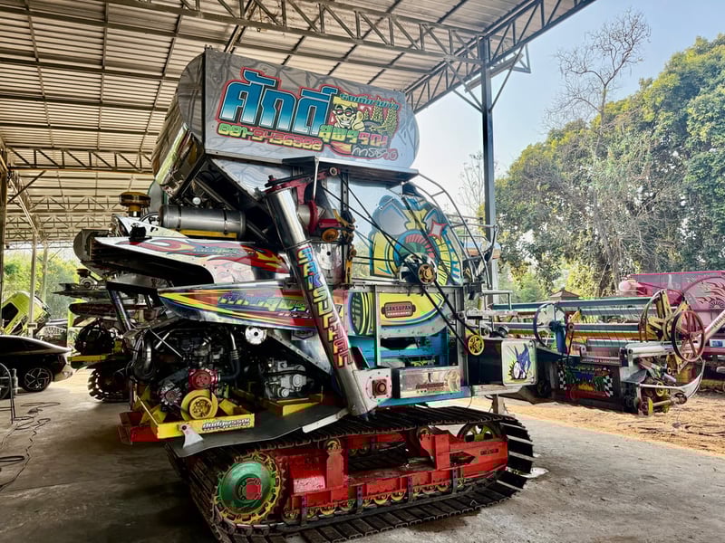 ขายรถเกี่ยวข้าวศักดิ์สุพรรณการข่าง