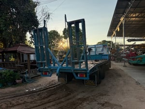 รถเทเลอร์ 10 ล้อหางปลาขึ้นรถเกี่ยวขึ้นรถแม็คโคร