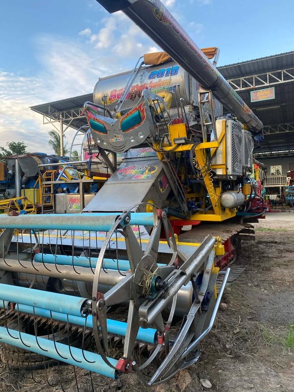 ขายรถเกี่ยวข้าวไทยเจริญปี 2018 ขายรถเกี่ยวข้าวไทยเจริญปี 2018