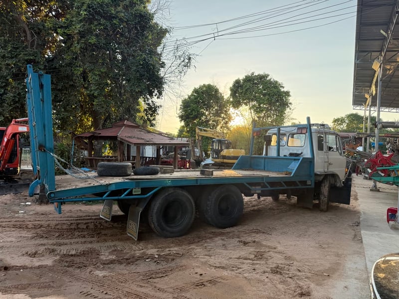 รถเทเลอร์ 10 ล้อหางปลาขึ้นรถเกี่ยวขึ้นรถแม็คโคร