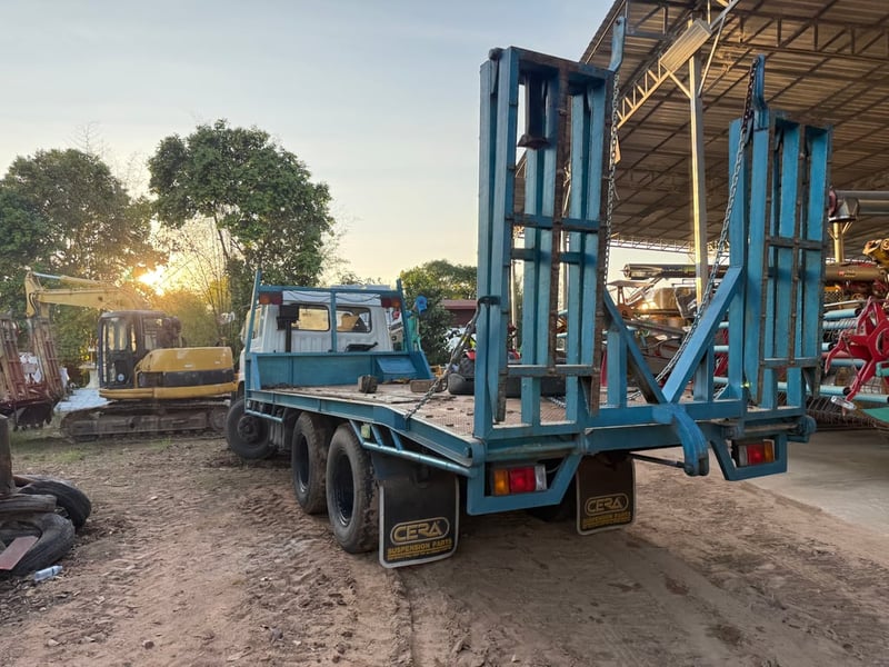 รถเทเลอร์ 10 ล้อหางปลาขึ้นรถเกี่ยวขึ้นรถแม็คโคร