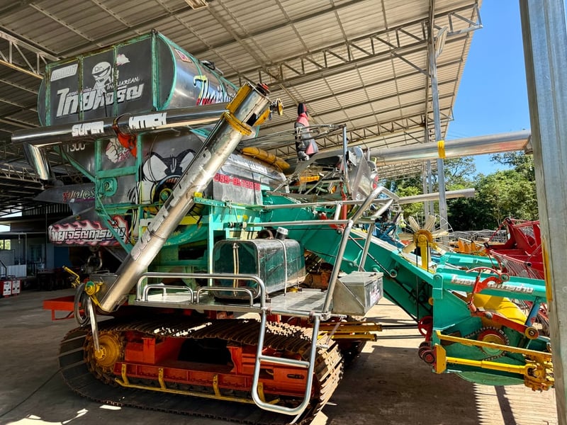 ขายรถเกี่ยวข้าว ไทยเจริญการช่างปี 2012 แท้