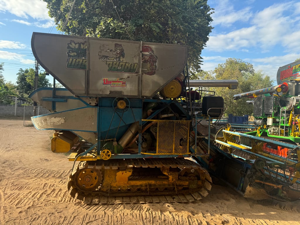 ขายรถเกี่ยวข้าวซันซันขนาดกลางรุ่นถุงทองแสน ขายรถเกี่ยวข้าวซันซันขนาดกลางรุ่นถุงทองแสน