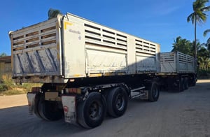 HINO FM 380แรงม้า รถบรรทุก 10ล้อ ดั้มพ์ ปี2013 เลขไมล์น้อยกว่า 500,000 กม.