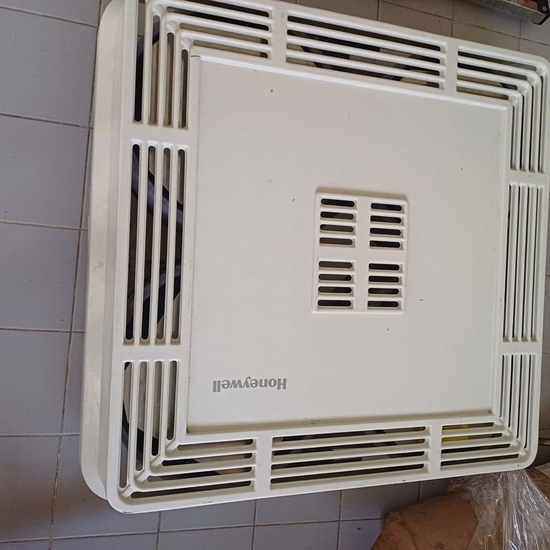 เครื่องฟอกอากาศแบบเเขวนเพดาน