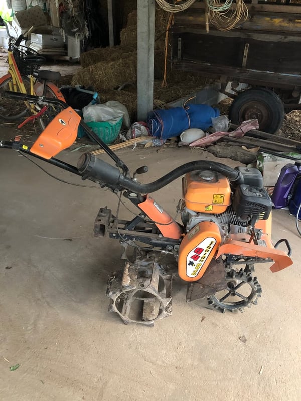 รถไถพรวนดิน