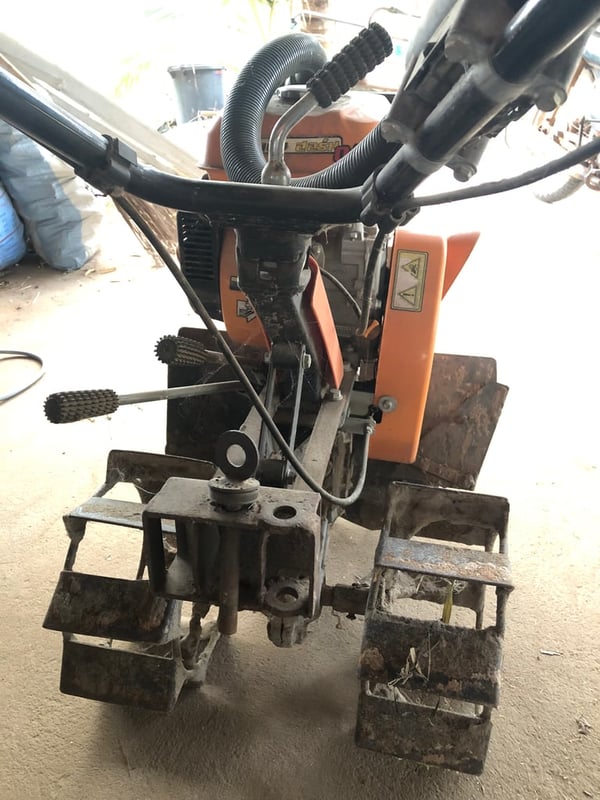 รถไถพรวนดิน