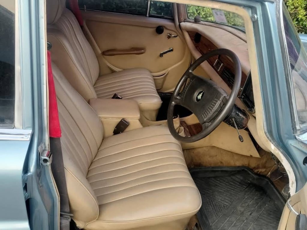 ขายรถเบนซ์ Classic W110 1968 ขายรถเบนซ์ Classic W110 1968