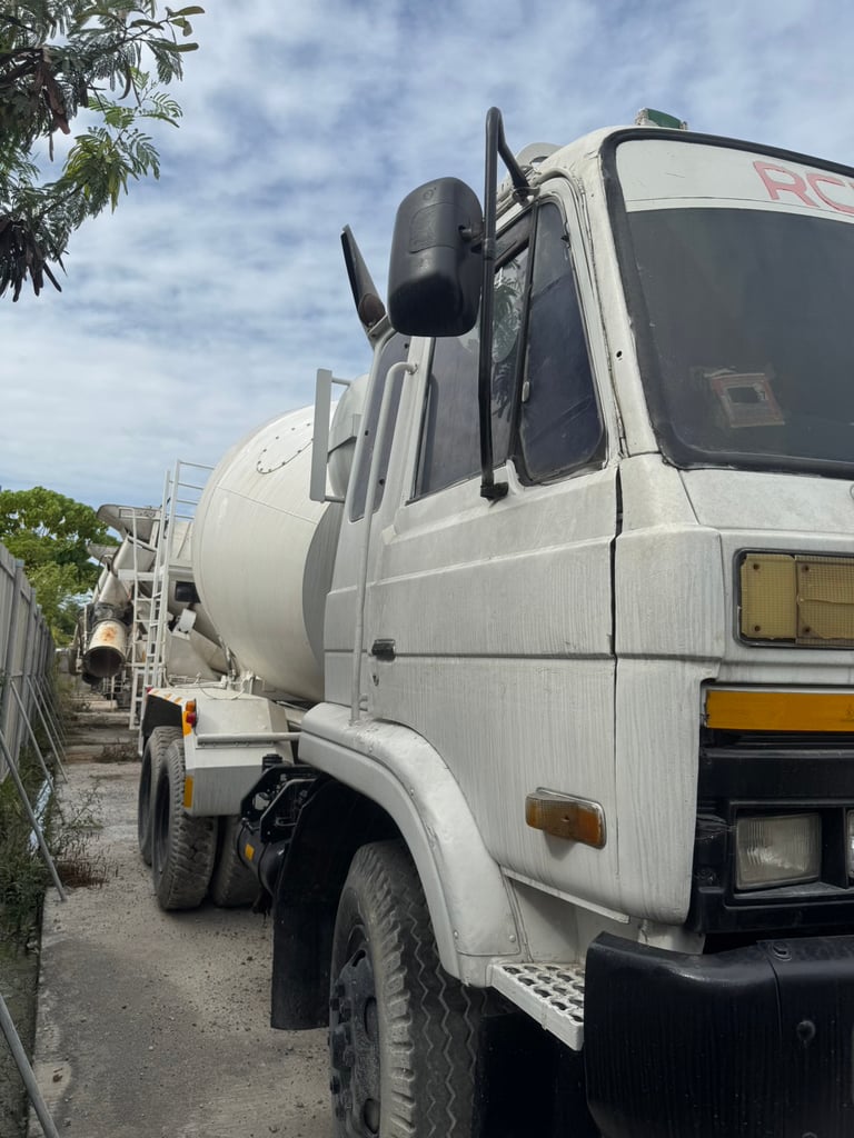 NISSAN UD CWM430M 230แรงม้า รถบรรทุก 10ล้อ โม่ผสมปูน ปี2000