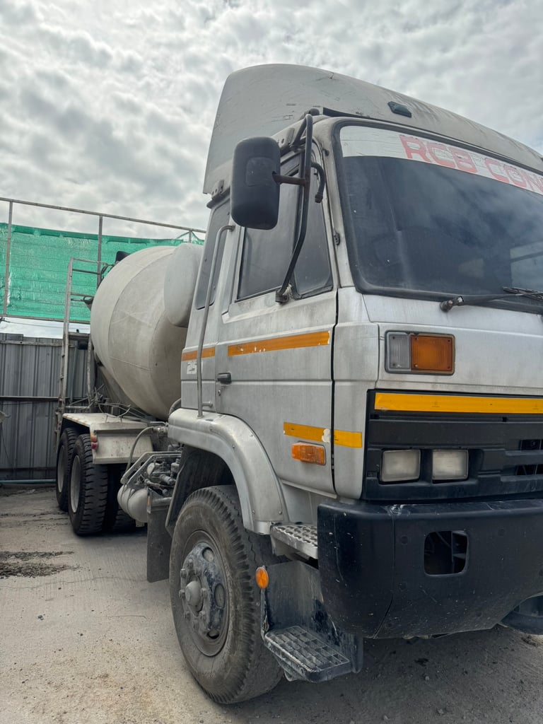 NISSAN UD CWM431HMRT 250แรงม้า รถบรรทุก 10ล้อ โม่ผสมปูน ปี2001 NISSAN UD CWM431HMRT 250แรงม้า รถบรรทุก 10ล้อ โม่ผสมปูน ปี2001