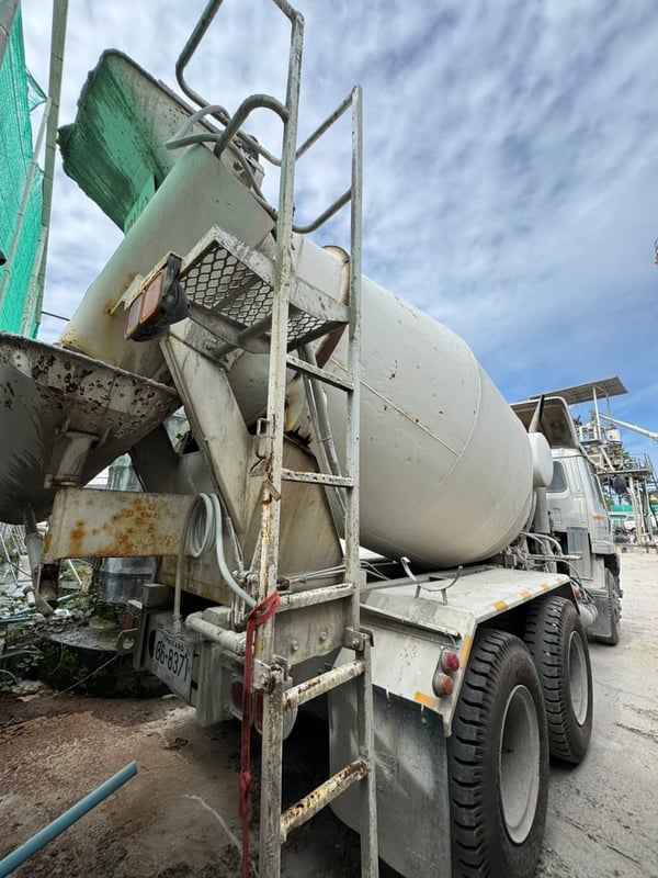 NISSAN UD CWM431HMRT 250แรงม้า รถบรรทุก 10ล้อ โม่ผสมปูน ปี2001