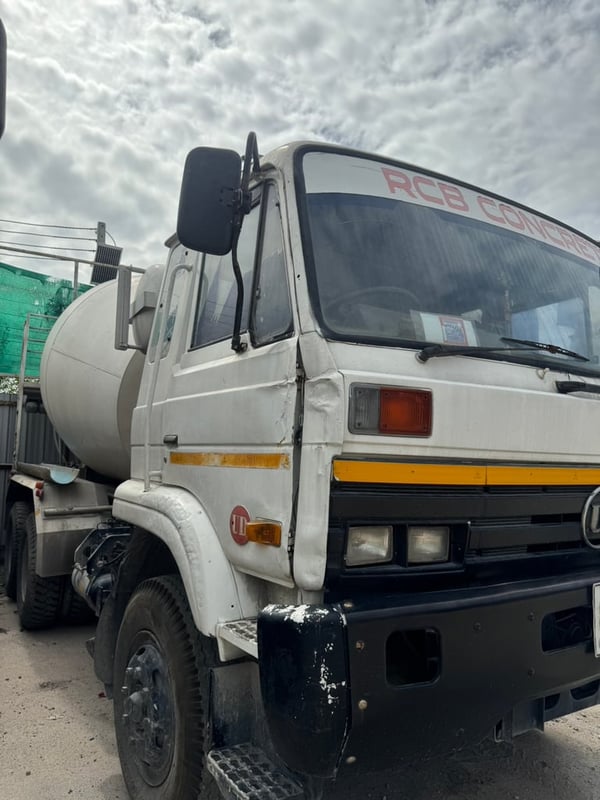 NISSAN UD CWM430H 230แรงม้า รถบรรทุก 10ล้อ โม่ผสมปูน ปี1999