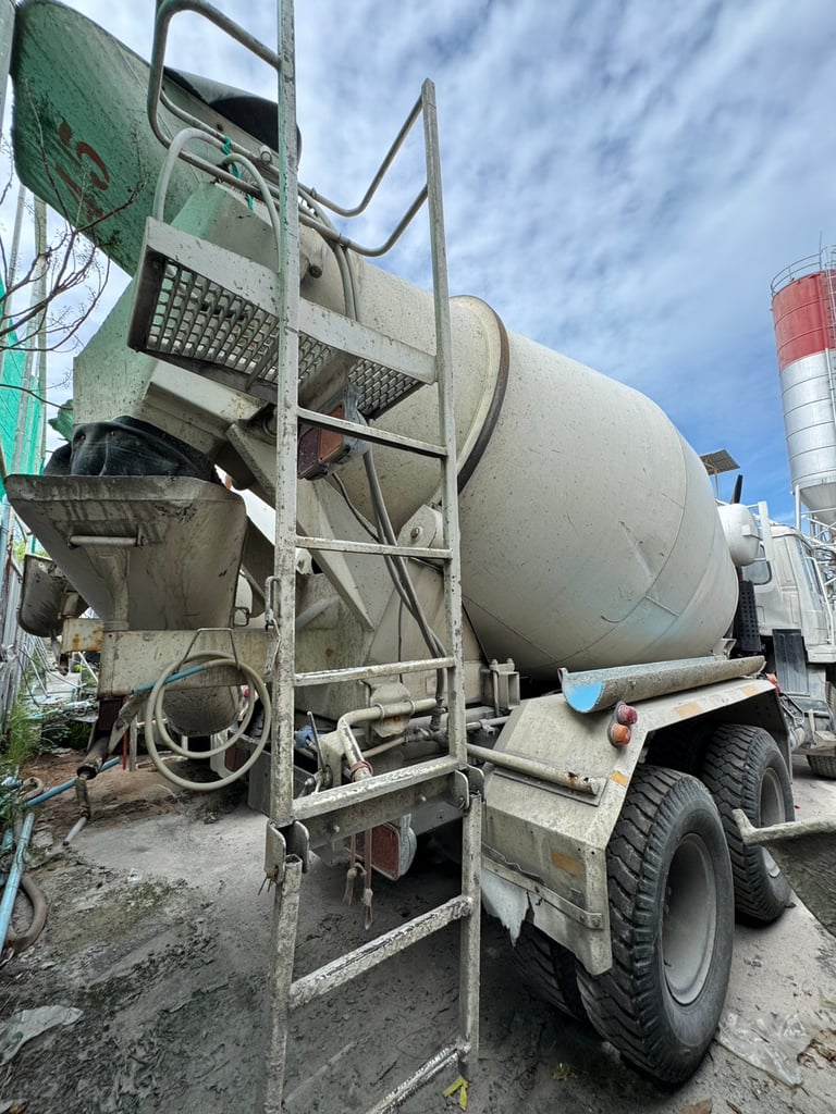 NISSAN UD CWM430H 230แรงม้า รถบรรทุก 10ล้อ โม่ผสมปูน ปี1999