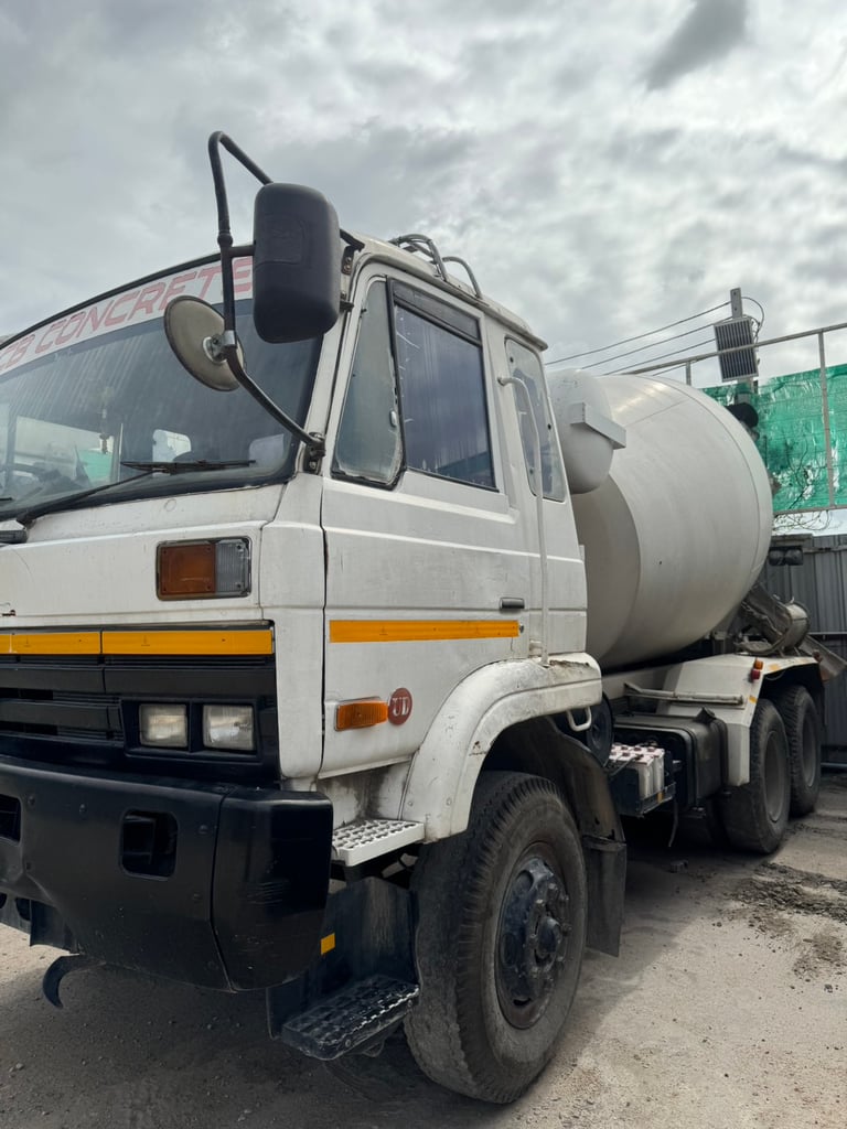 NISSAN UD CWM430H 230แรงม้า รถบรรทุก 10ล้อ โม่ผสมปูน ปี1999