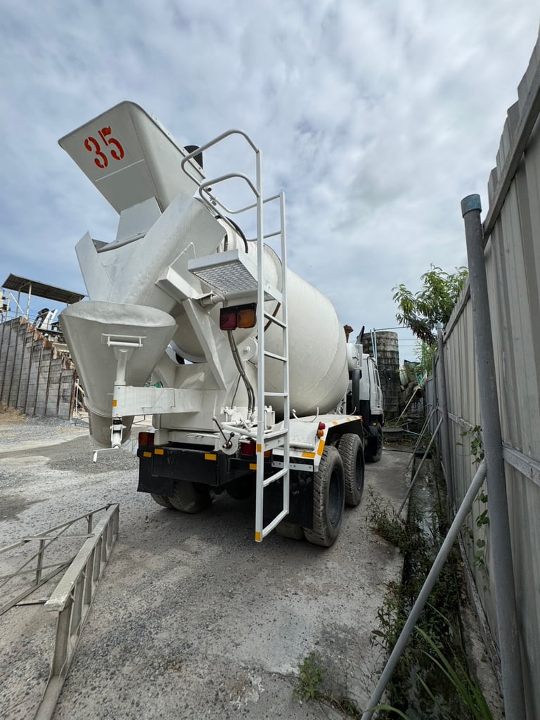 NISSAN UD CWM430M 230แรงม้า รถบรรทุก 10ล้อ โม่ผสมปูน ปี2000