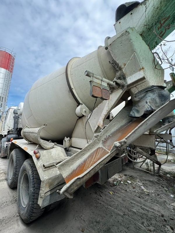 NISSAN UD CWM430H 230แรงม้า รถบรรทุก 10ล้อ โม่ผสมปูน ปี1999