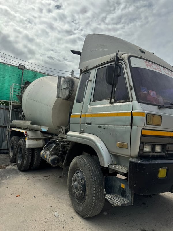 NISSAN UD CWM431HMRT 250แรงม้า รถบรรทุก 10ล้อ โม่ผสมปูน ปี2001