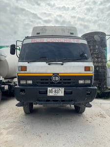 NISSAN UD CWM431HMRT 250แรงม้า รถบรรทุก 10ล้อ โม่ผสมปูน ปี2001