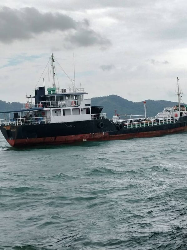 ขายเรือน้ำมันขนาด 5 แสนลิตร 