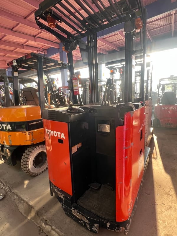 ขายรถไฟฟ้ายืนขับขนาด 1.8 ตันเสา 4 เมตรครับ