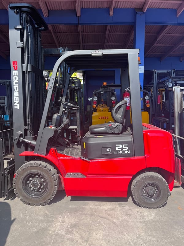 ต้องการขายรถไฟฟ้าเสา 6 เมตรเสา3ท่อนแบตเตอรี่ลิเที่ยม