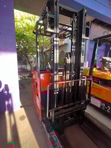 ขายรถไฟฟ้ายืนขับขนาด 1.8 ตันเสา 4 เมตรครับ