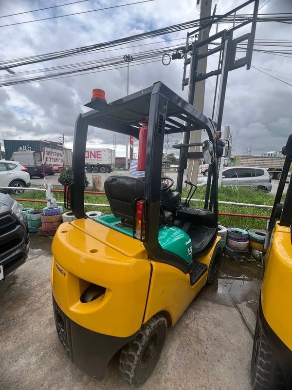 ต้องการขายรถkomatsuขนาด 1.5 ตัน สาว 3 เมตร