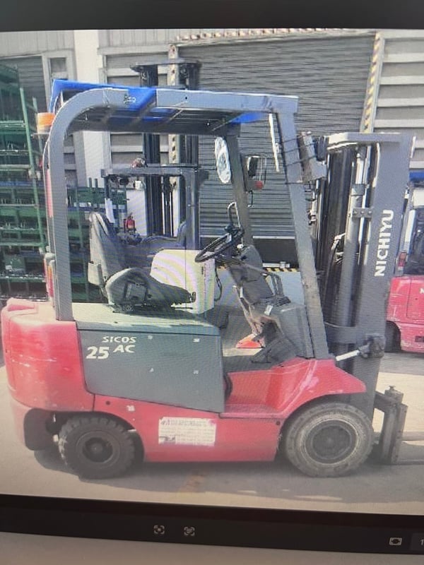 ขายรถไฟฟ้านั่งขับขนาด 2.5 กรัมเสา 3 เมตรพร้อมรับประกันหลังการขาย