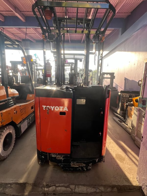 ขายรถไฟฟ้ายืนขับขนาด 1.8 ตันเสา 4 เมตรครับ