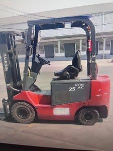 ขายรถไฟฟ้านั่งขับขนาด 2.5 กรัมเสา 3 เมตรพร้อมรับประกันหลังการขาย