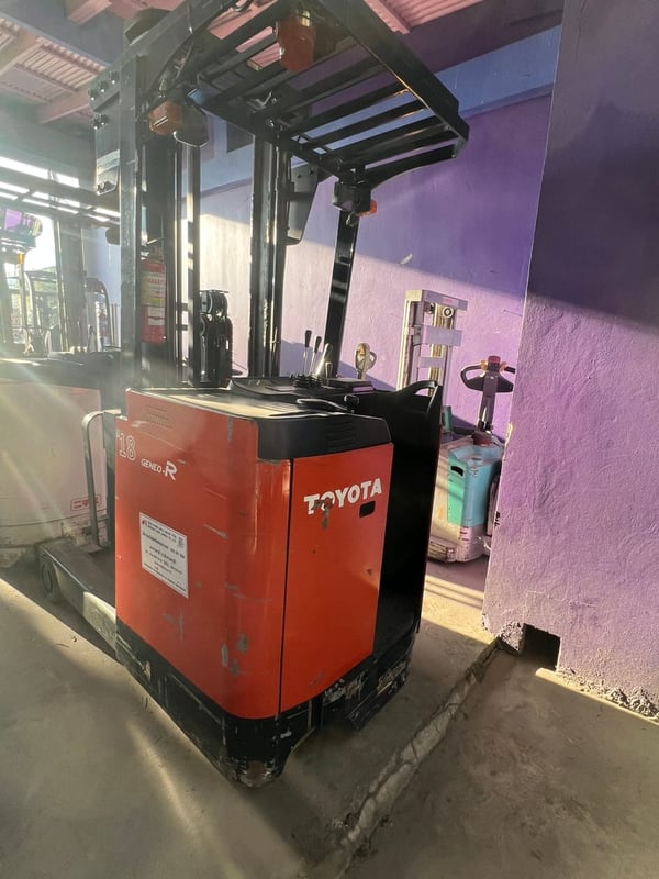 ขายรถไฟฟ้ายืนขับขนาด 1.8 ตันเสา 4 เมตรครับ