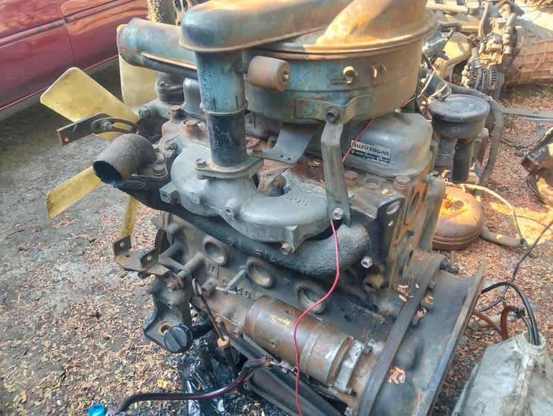 ขายเครื่องยนต์ดีเซลอีซูซุ c240 ขายเครื่องยนต์ดีเซลอีซูซุ c240