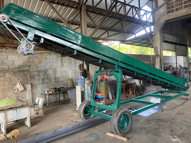 สายพานลำเลียง ใช้ขนถ่ายวัตถุดิบงานต่างๆ 