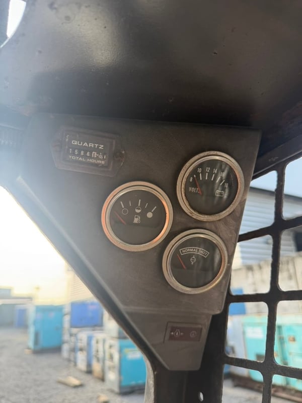 Bobcat 645 : Skid Steer Loader รถตักล้อยาง เล็ก 2.2ตัน by by OEK 098-5625920