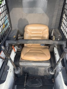 Bobcat 645 : Skid Steer Loader รถตักล้อยาง เล็ก 2.2ตัน by by OEK 098-5625920