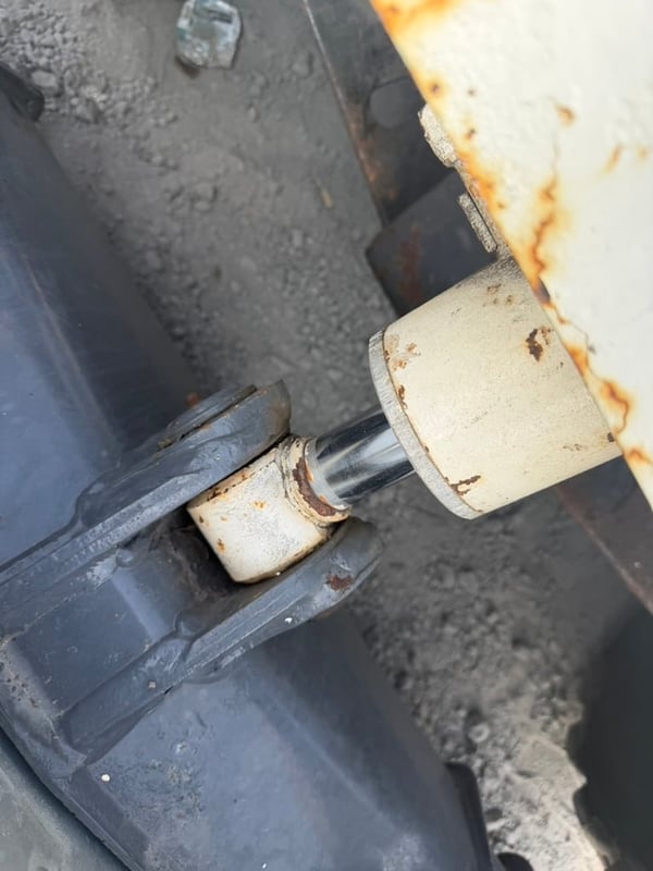 Bobcat 645 : Skid Steer Loader รถตักล้อยาง เล็ก 2.2ตัน by by OEK 098-5625920